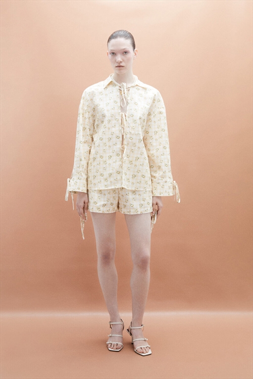 PRINTED SHORTS WITH BOWS – MILK WHITE
