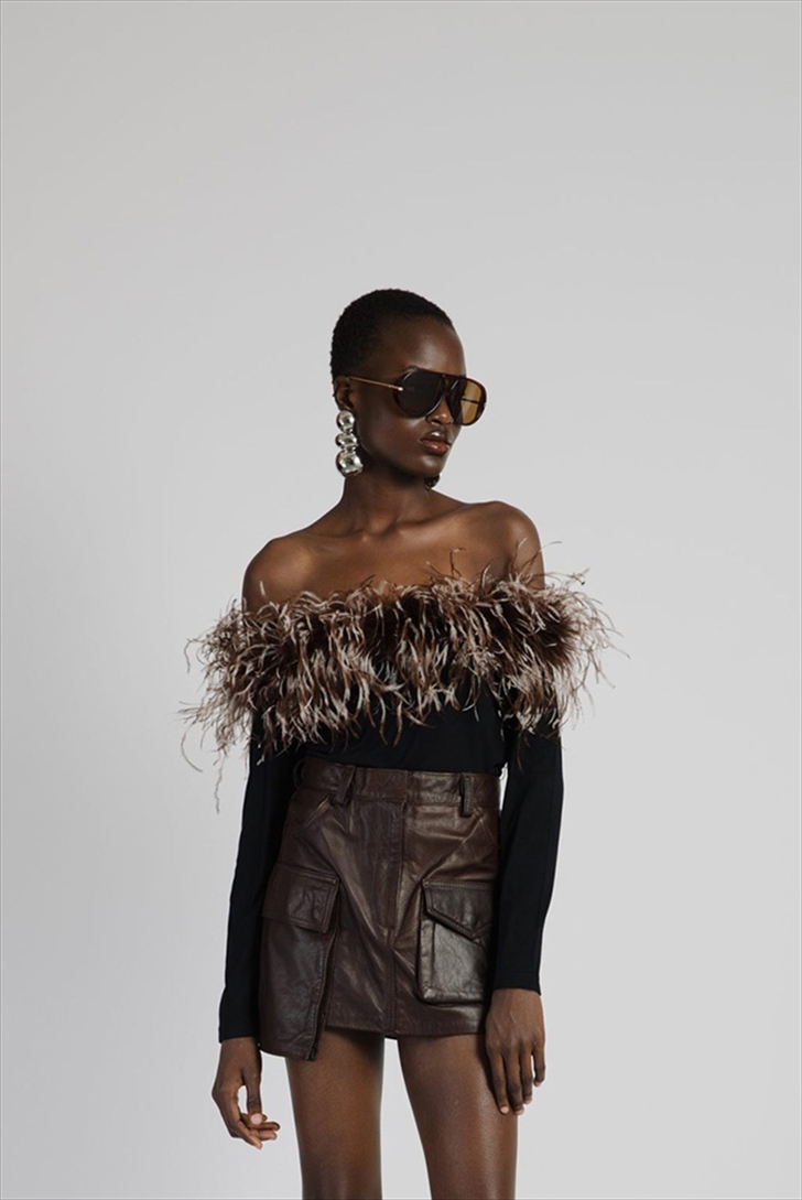 FEATHER TOP – STUDIO 83